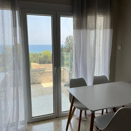 Sea Front Apatment With Wonderful View By The Beach Lejlighed